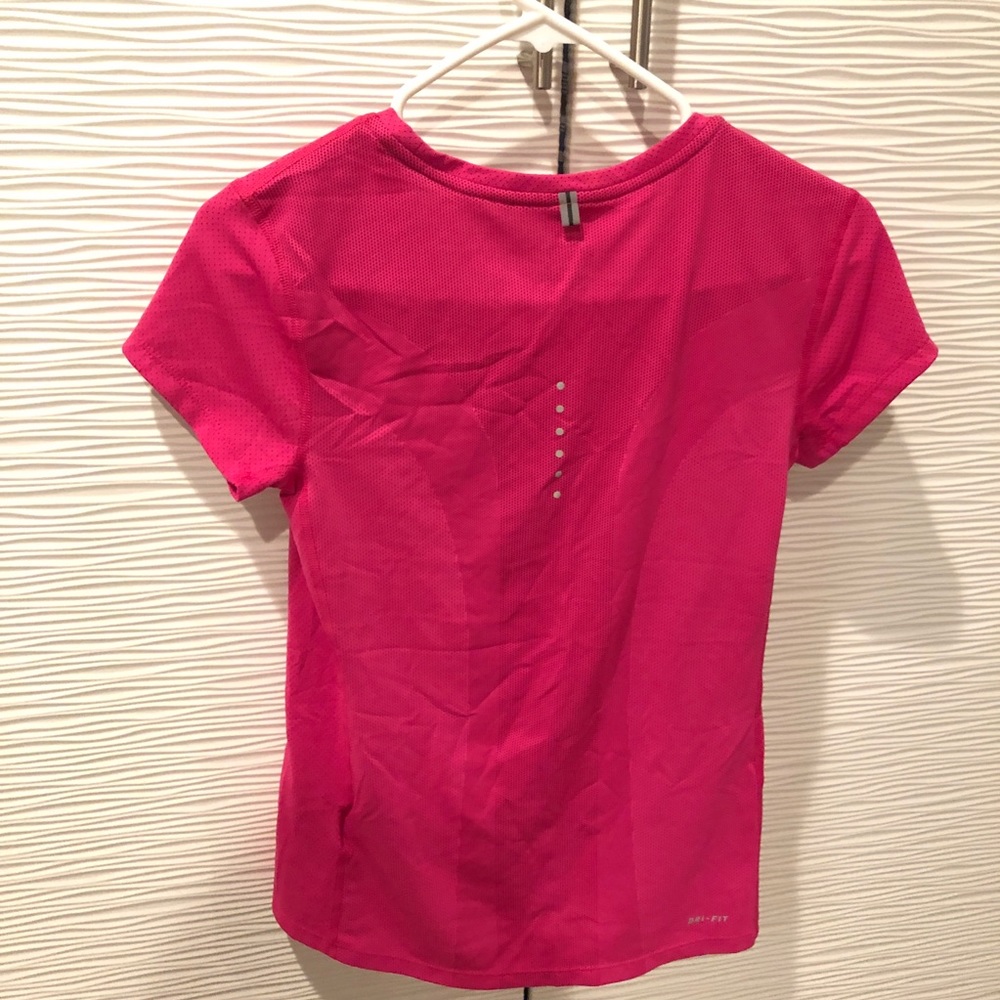 Pink nike top - Picture 3 of 3